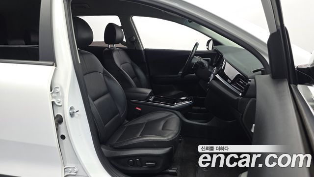 Kia Niro 2023 — photo 16