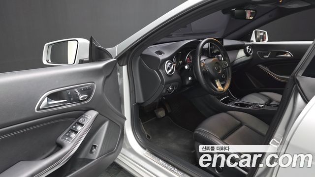 Mercedes-Benz CLA-Class 2017 — photo 10