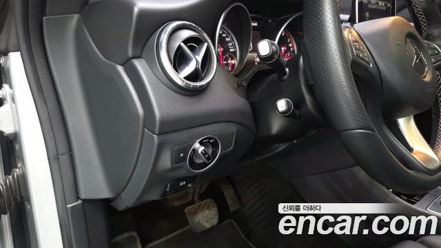 Mercedes-Benz CLA-Class 2017 — photo 13