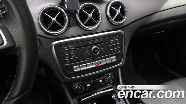 Mercedes-Benz CLA-Class 2017 — photo 17