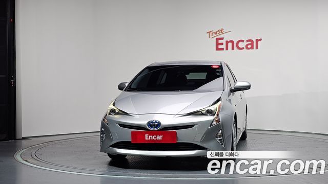 Toyota Prius 2017 — photo 3