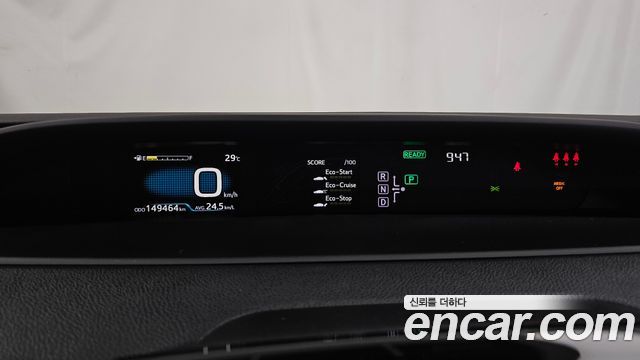 Toyota Prius 2017 — photo 8