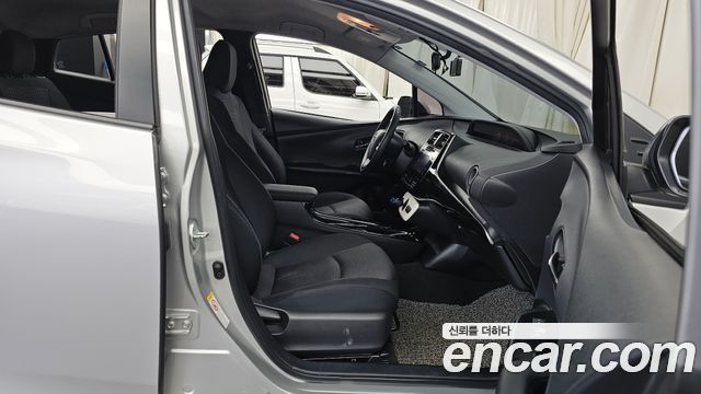 Toyota Prius 2017 — photo 11