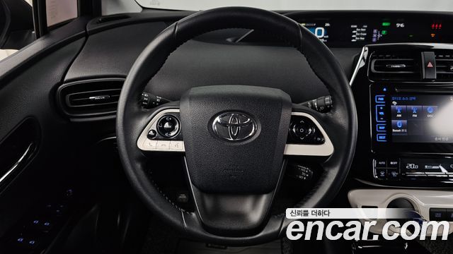 Toyota Prius 2017 — photo 13