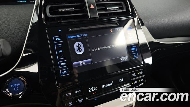 Toyota Prius 2017 — photo 16
