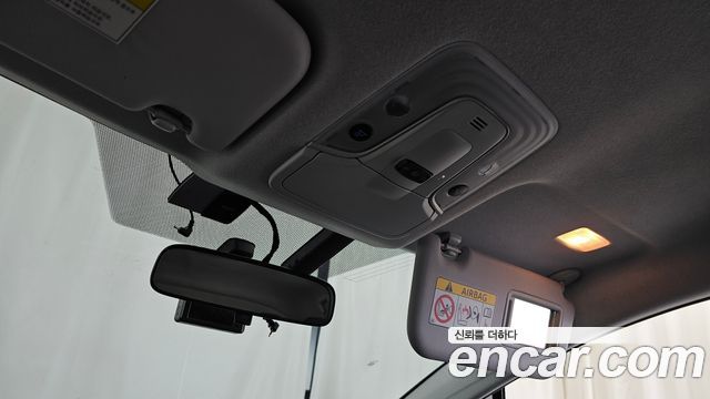 Toyota Prius 2017 — photo 17