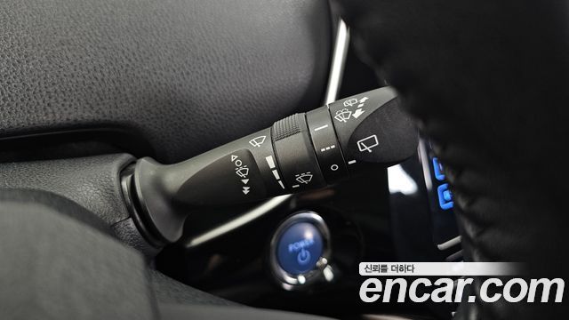 Toyota Prius 2017 — photo 19