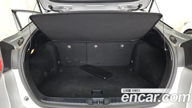 Toyota Prius 2017 — photo 20