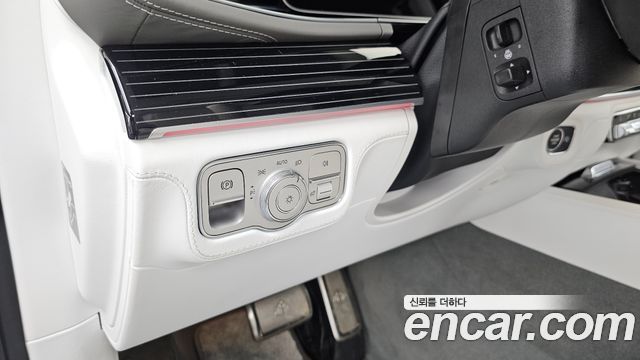 Mercedes-Benz GLS-Class 2023 — photo 28