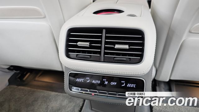 Mercedes-Benz GLS-Class 2023 — photo 32
