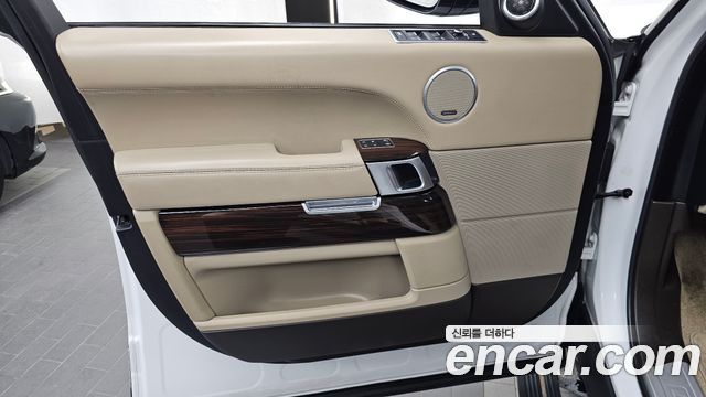 Land Rover Range Rover 2017 — photo 14
