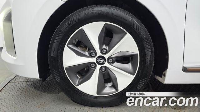 Hyundai Ioniq 2017 — photo 5