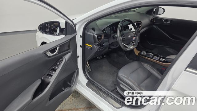 Hyundai Ioniq 2017 — photo 10