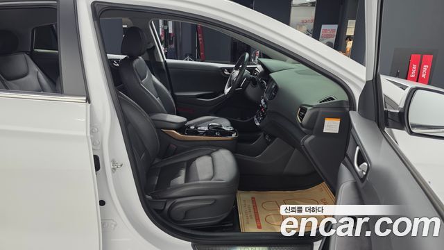 Hyundai Ioniq 2017 — photo 11
