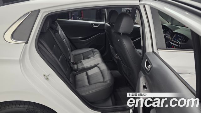 Hyundai Ioniq 2017 — photo 12