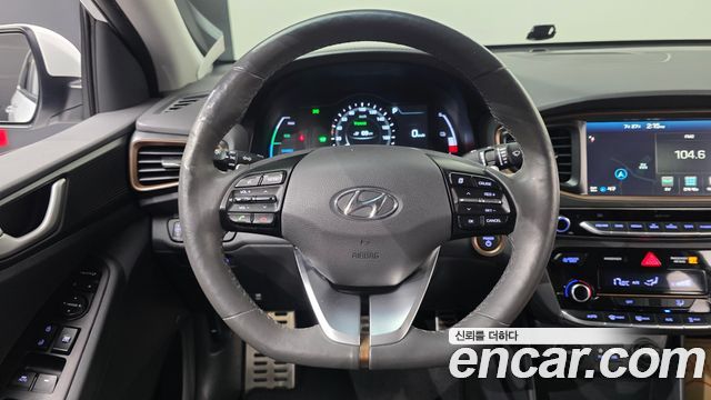 Hyundai Ioniq 2017 — photo 16