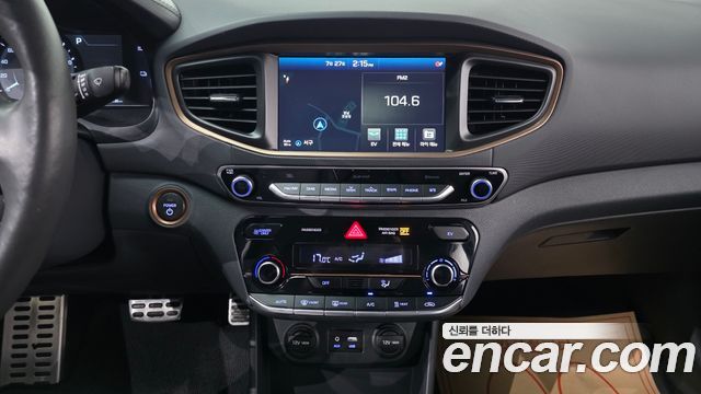 Hyundai Ioniq 2017 — photo 17