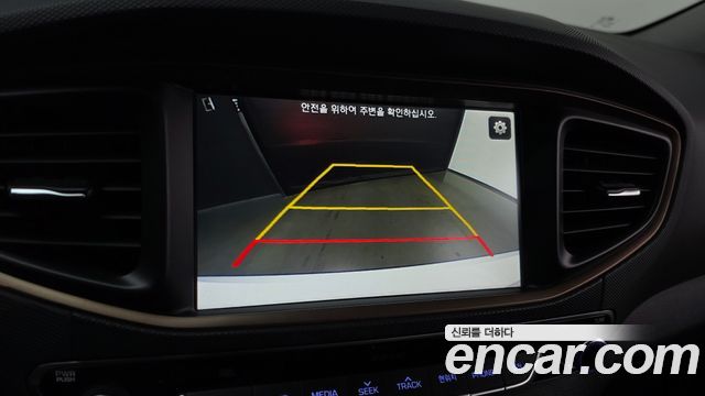 Hyundai Ioniq 2017 — photo 18