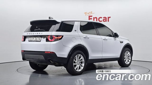 Land Rover Discovery Sport 2017 — photo 2
