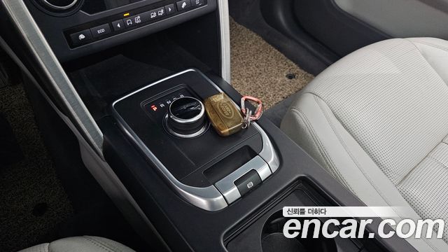 Land Rover Discovery Sport 2017 — photo 9