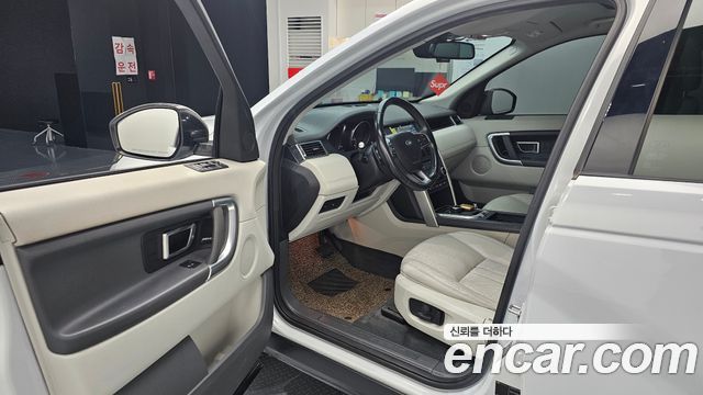Land Rover Discovery Sport 2017 — photo 10