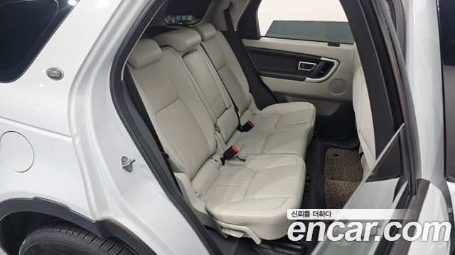 Land Rover Discovery Sport 2017 — photo 11