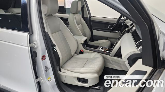 Land Rover Discovery Sport 2017 — photo 12