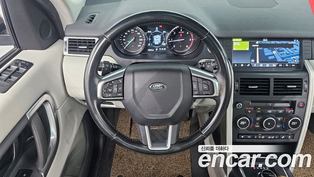 Land Rover Discovery Sport 2017 — photo 13