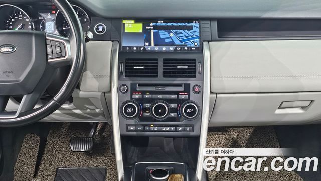 Land Rover Discovery Sport 2017 — photo 14