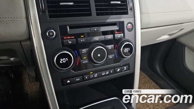 Land Rover Discovery Sport 2017 — photo 16