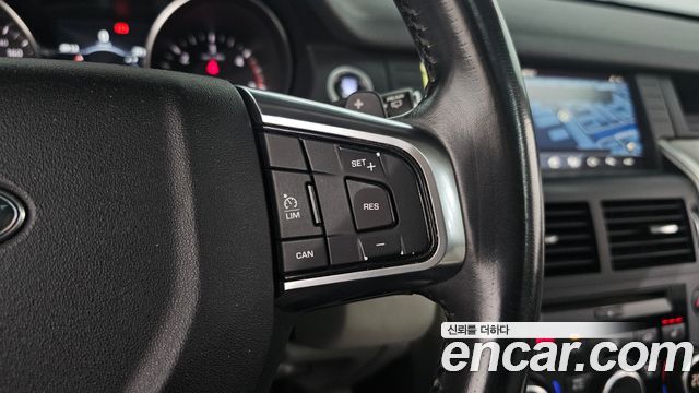 Land Rover Discovery Sport 2017 — photo 18