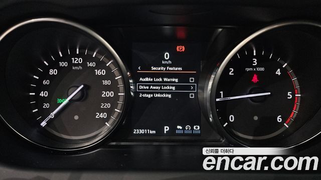 Land Rover Discovery Sport 2017 — photo 19