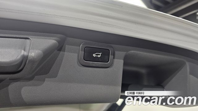 Land Rover Discovery Sport 2017 — photo 20