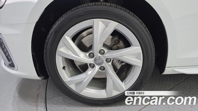 Audi A4 2021 — photo 5