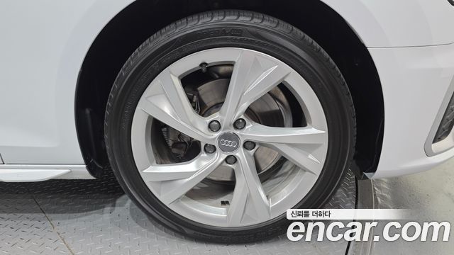 Audi A4 2021 — photo 7