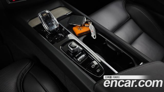 Volvo XC60 2021 — photo 9