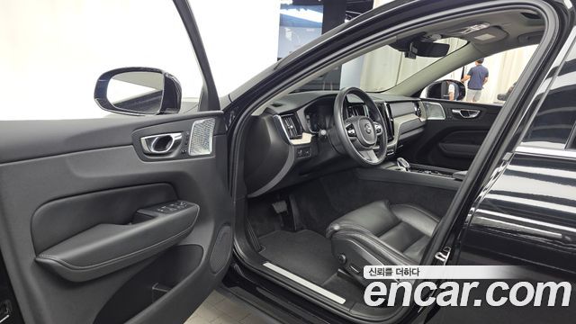 Volvo XC60 2021 — photo 10