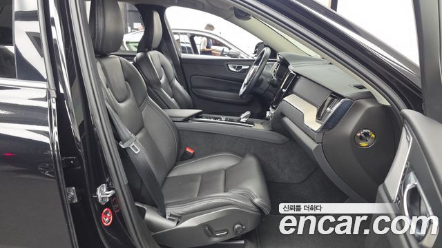 Volvo XC60 2021 — photo 11