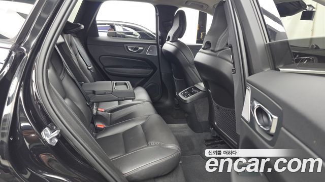 Volvo XC60 2021 — photo 12