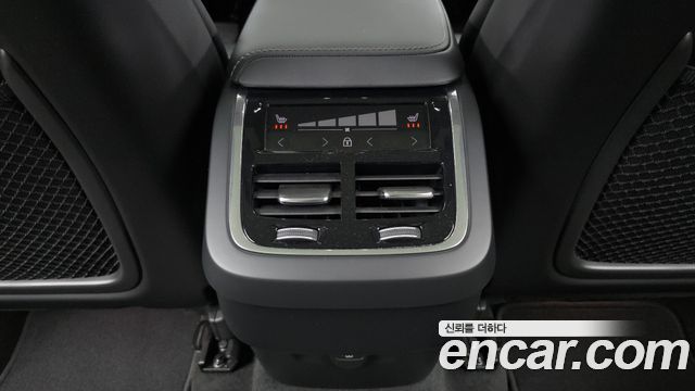 Volvo XC60 2021 — photo 19