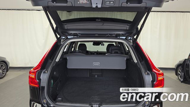 Volvo XC60 2021 — photo 20
