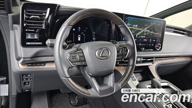 Lexus LM 2025 — photo 19