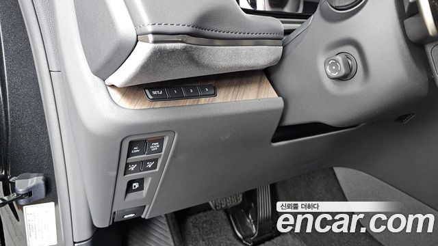 Lexus LM 2025 — photo 27