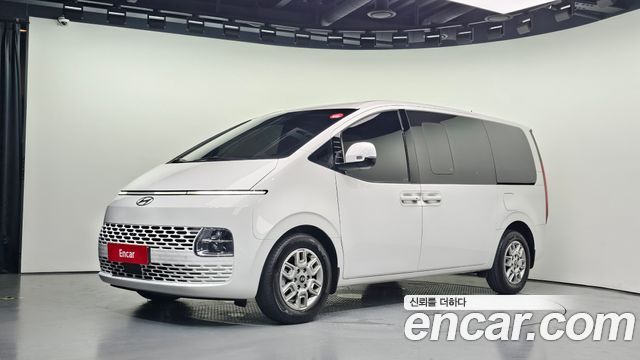 Hyundai Staria 2025 — photo 1