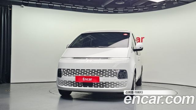 Hyundai Staria 2025 — photo 3