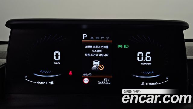 Hyundai Staria 2025 — photo 8
