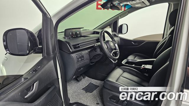 Hyundai Staria 2025 — photo 10