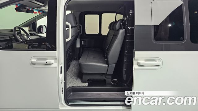 Hyundai Staria 2025 — photo 11