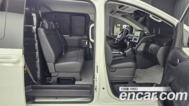 Hyundai Staria 2025 — photo 12