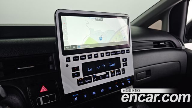 Hyundai Staria 2025 — photo 16